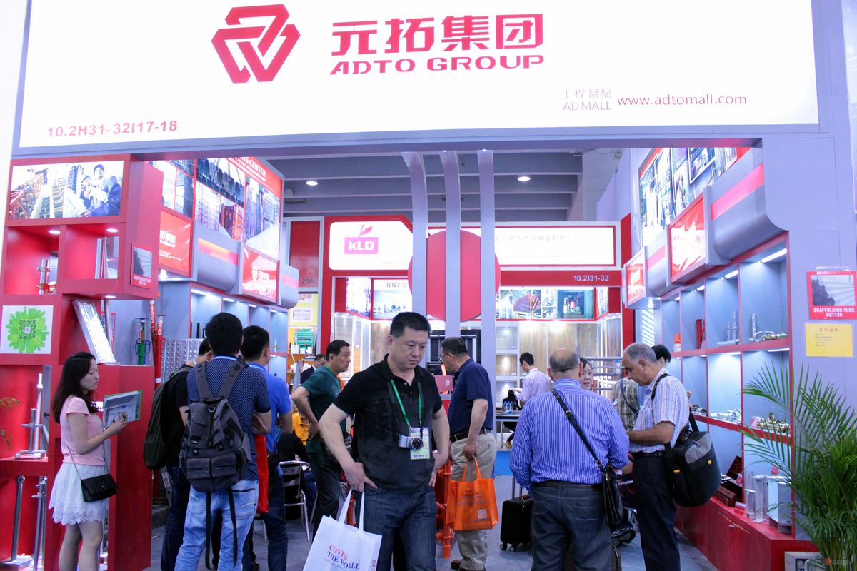 展会现场人如潮涌